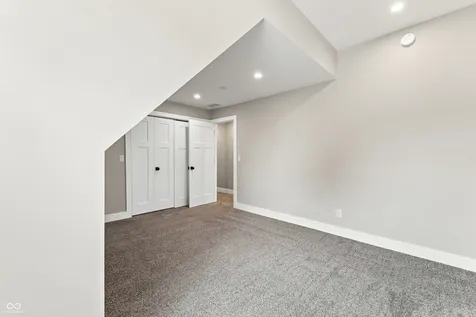 4382 River Road Columbus IN 47203