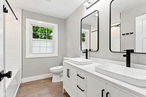 4382 River Road Columbus IN 47203