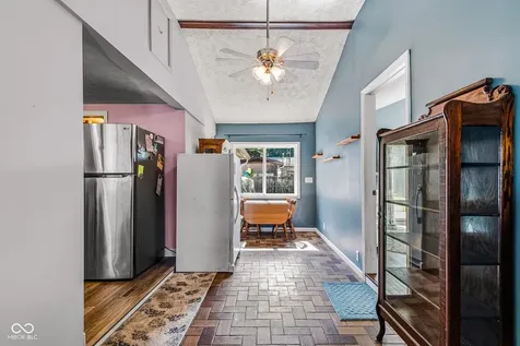 2094 Shady Columbus IN 47201