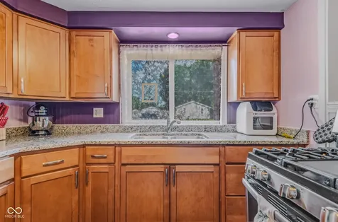 2094 Shady Columbus IN 47201