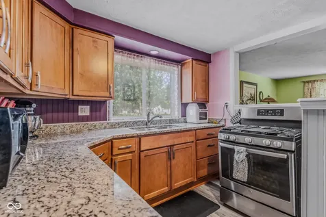 2094 Shady Columbus IN 47201