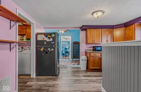 2094 Shady Columbus IN 47201