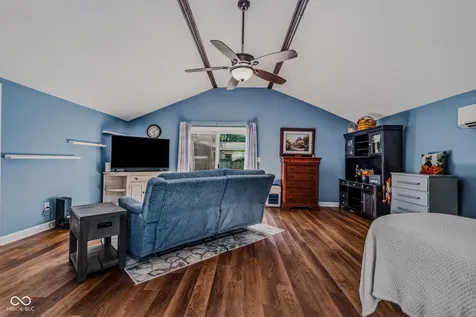 2094 Shady Columbus IN 47201