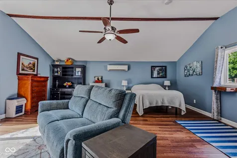 2094 Shady Columbus IN 47201