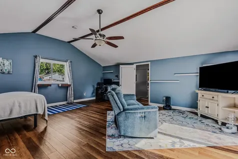 2094 Shady Columbus IN 47201