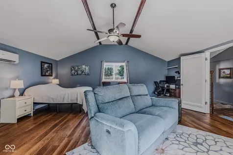 2094 Shady Columbus IN 47201