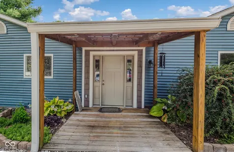 2094 Shady Columbus IN 47201