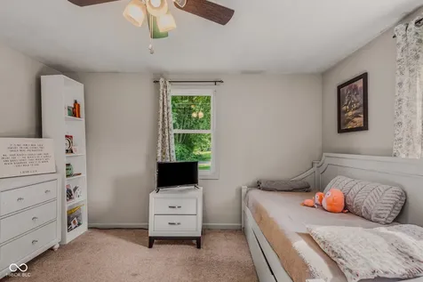 2094 Shady Columbus IN 47201
