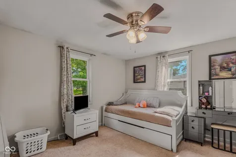 2094 Shady Columbus IN 47201