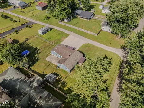 2094 Shady Columbus IN 47201