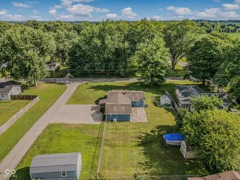 2094 Shady Columbus IN 47201