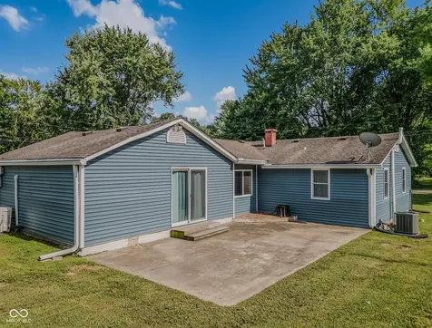 2094 Shady Columbus IN 47201