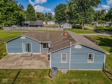 2094 Shady Columbus IN 47201