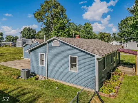 2094 Shady Columbus IN 47201