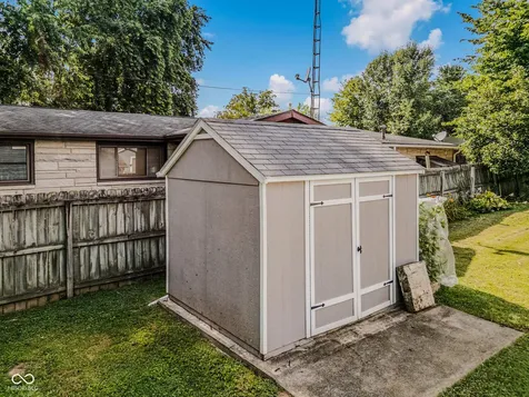 2094 Shady Columbus IN 47201