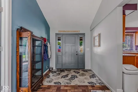 2094 Shady Columbus IN 47201