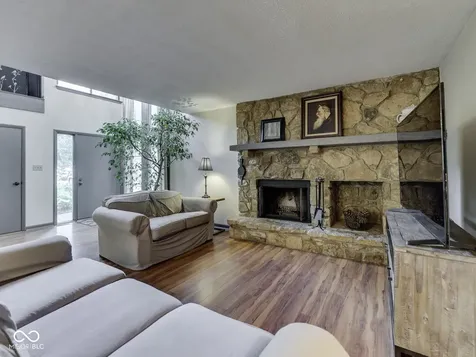 5707 Bradston Way Indianapolis IN 46237