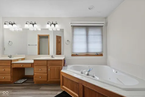 6427 Royal Oakland Drive Indianapolis IN 46236