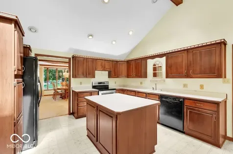11357 Brentwood Avenue Zionsville IN 46077