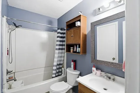812 Moss Oak Court Indianapolis IN 46217