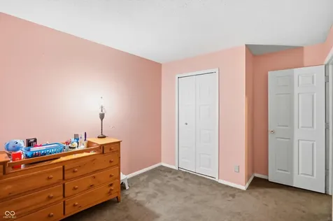 812 Moss Oak Court Indianapolis IN 46217