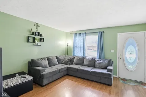 812 Moss Oak Court Indianapolis IN 46217