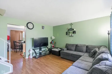 812 Moss Oak Court Indianapolis IN 46217