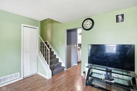 812 Moss Oak Court Indianapolis IN 46217