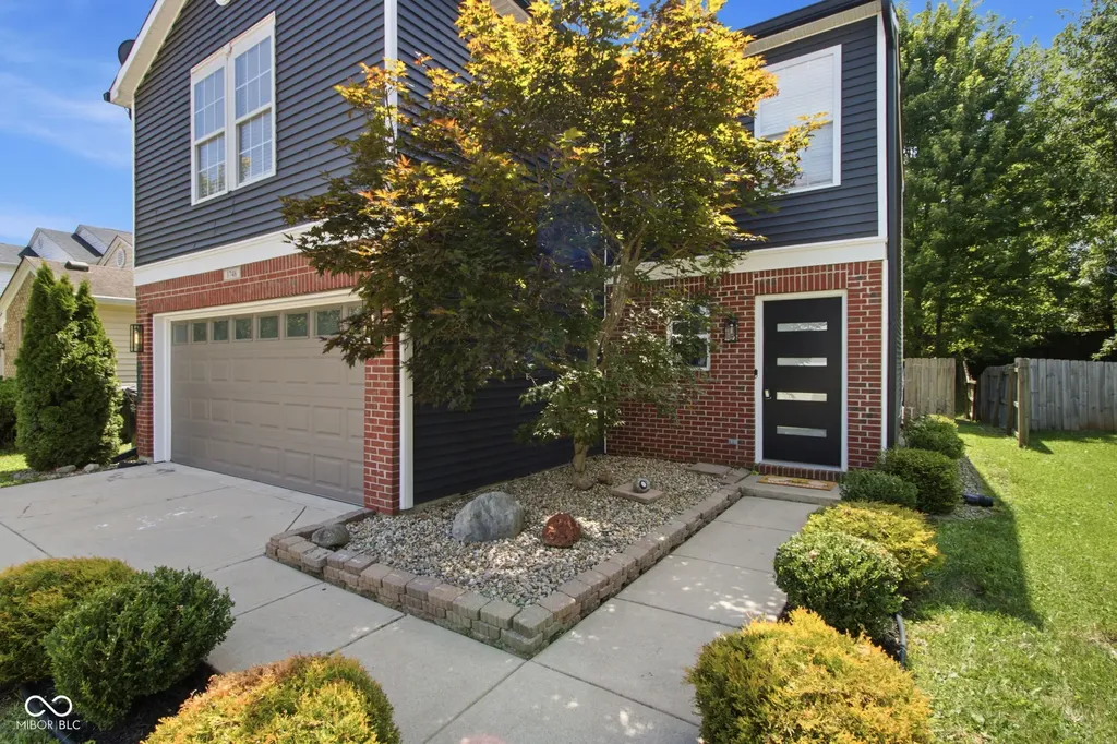 1748 Feather Reed Lane Greenwood IN 46143