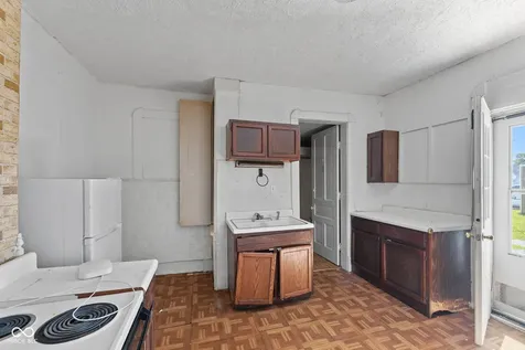 589 E Main Street Whiteland IN 46184