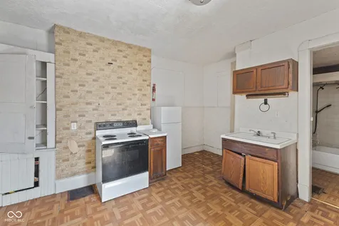 589 E Main Street Whiteland IN 46184