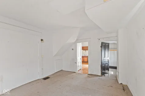 589 E Main Street Whiteland IN 46184