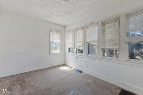 589 E Main Street Whiteland IN 46184