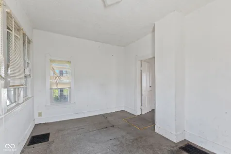 589 E Main Street Whiteland IN 46184