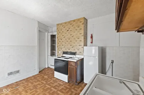 589 E Main Street Whiteland IN 46184