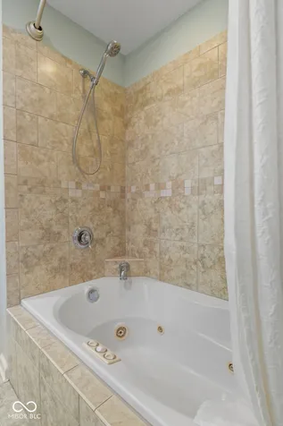 11524 Geist Woods Indianapolis IN 46236