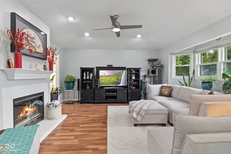 11524 Geist Woods Indianapolis IN 46236