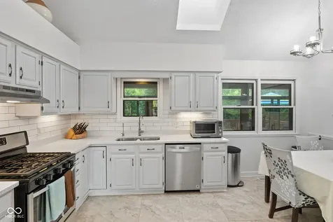 11524 Geist Woods Indianapolis IN 46236