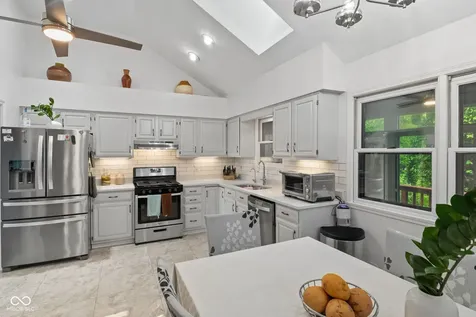 11524 Geist Woods Indianapolis IN 46236