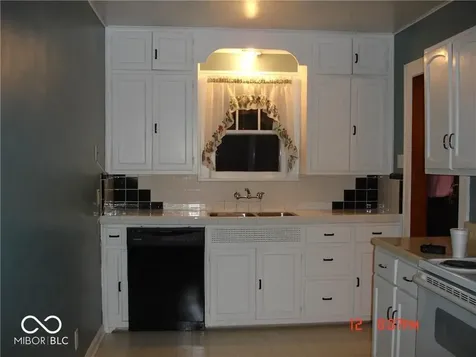 5221 E 10th Street Indianapolis IN 46219