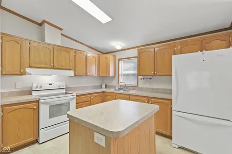 5542 E Washboard Road Bloomfield IN 47424