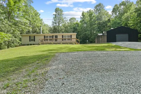 5542 E Washboard Road Bloomfield IN 47424