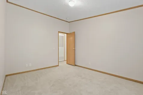 5542 E Washboard Road Bloomfield IN 47424