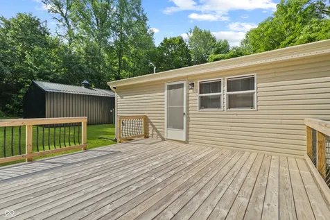 5542 E Washboard Road Bloomfield IN 47424