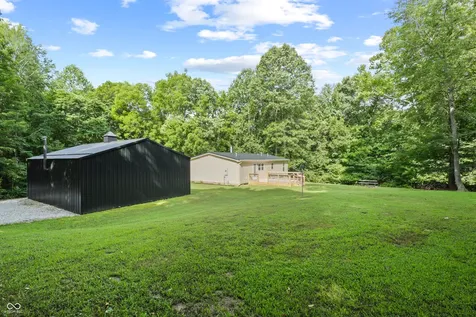 5542 E Washboard Road Bloomfield IN 47424