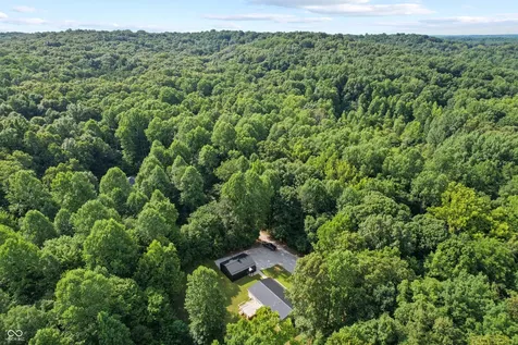 5542 E Washboard Road Bloomfield IN 47424
