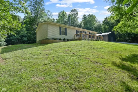 5542 E Washboard Road Bloomfield IN 47424