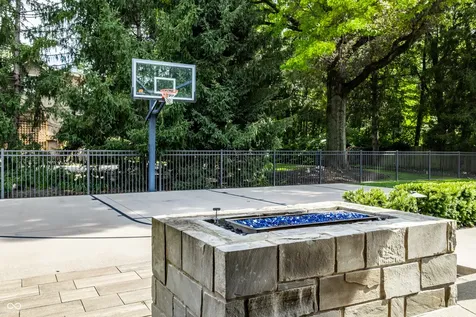 7511 Pine Valley Lane Indianapolis IN 46250