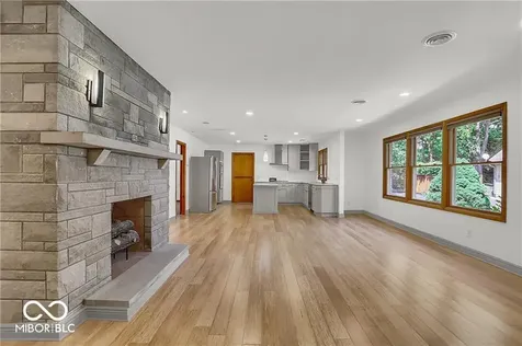 760 W Pine Street Zionsville IN 46077
