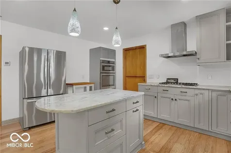 760 W Pine Street Zionsville IN 46077